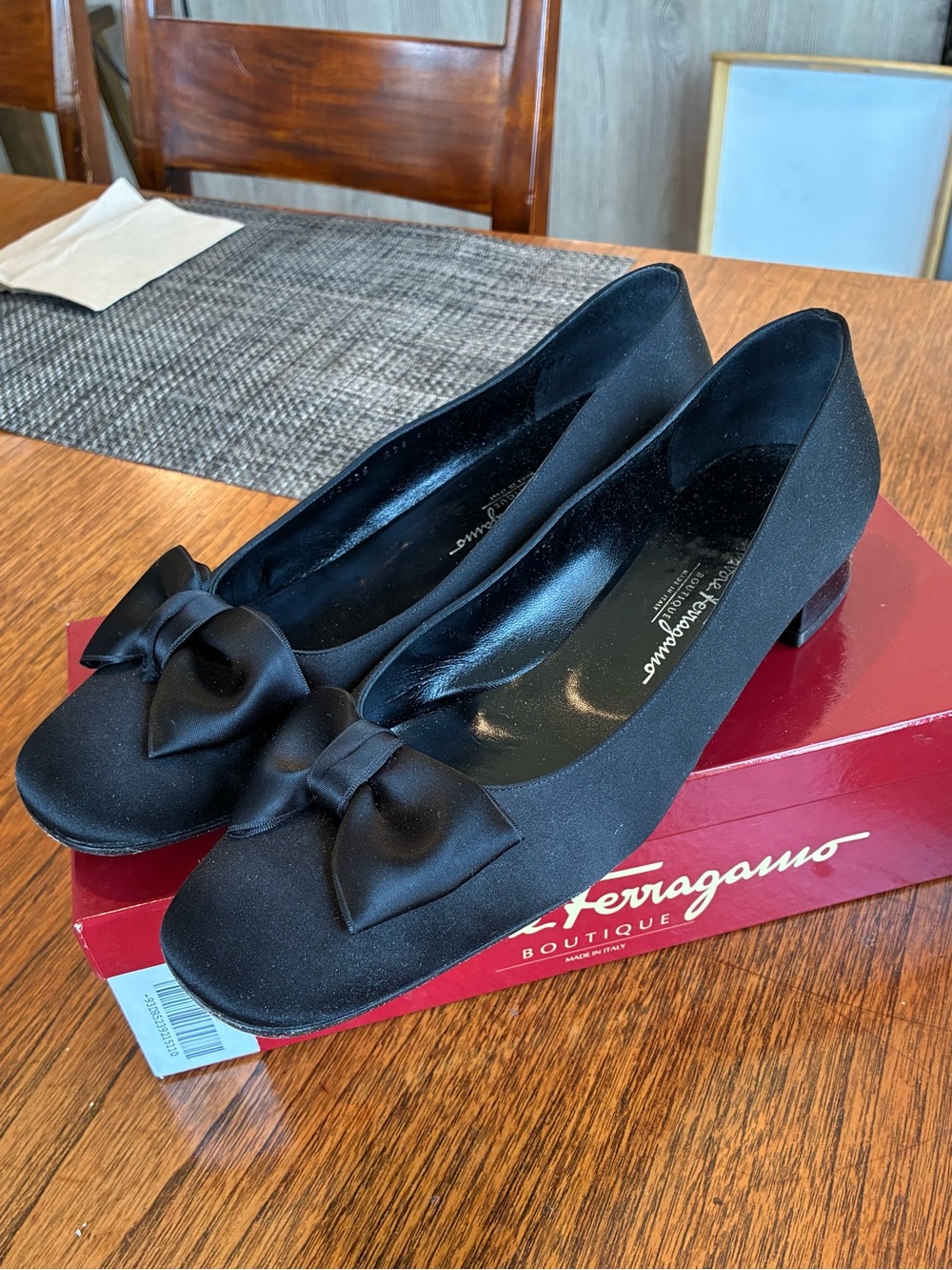 FERRAGAMO Gloria black satin flats with bow. Size 11